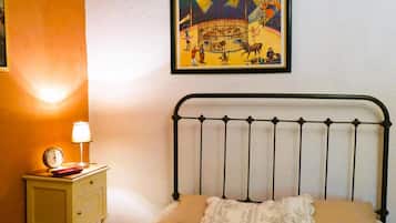2 bedrooms, iron/ironing board, free WiFi