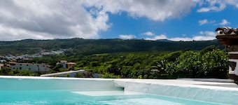 Vacation 'La Paredita Casa Abona' with Shared Garden and Wi-Fi