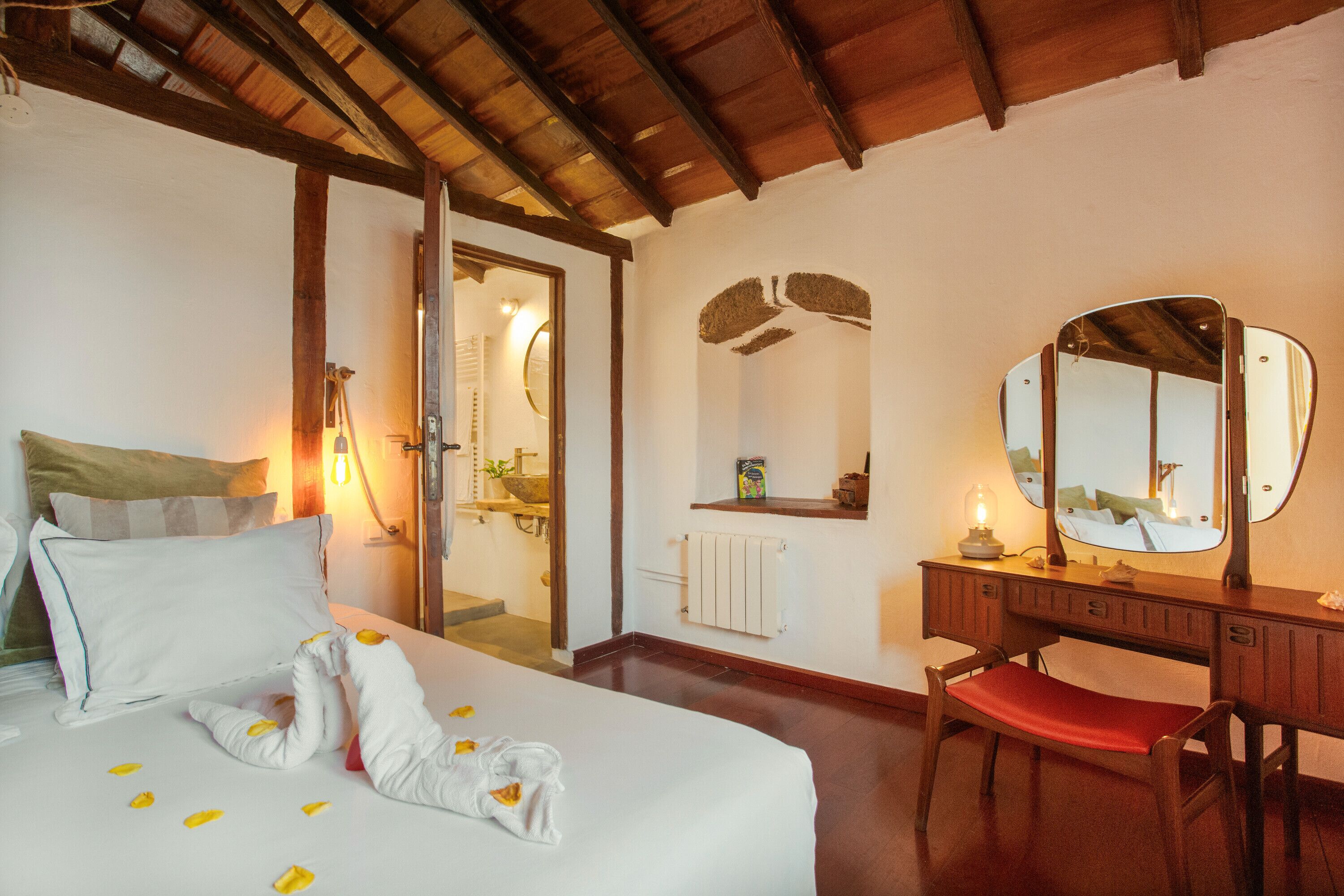 1 habitación, tabla de planchar con plancha, wifi gratis y ropa de cama 