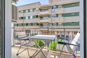 Outdoor dining - Apartment 'Calle Antonio Millón' with Balcony, Wi-Fi and Air Conditioning (Nerja)