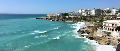 Una spiaggia nelle vicinanze