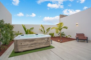 مغطس سبا خارجي