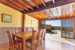 Outdoor dining - Vacation 'Candelaria 1' with Sea View, Wi-Fi and Air Conditioning (Candelaria)