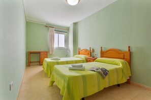 2 chambres, fer et planche à repasser, Wi-Fi gratuit, draps fournis