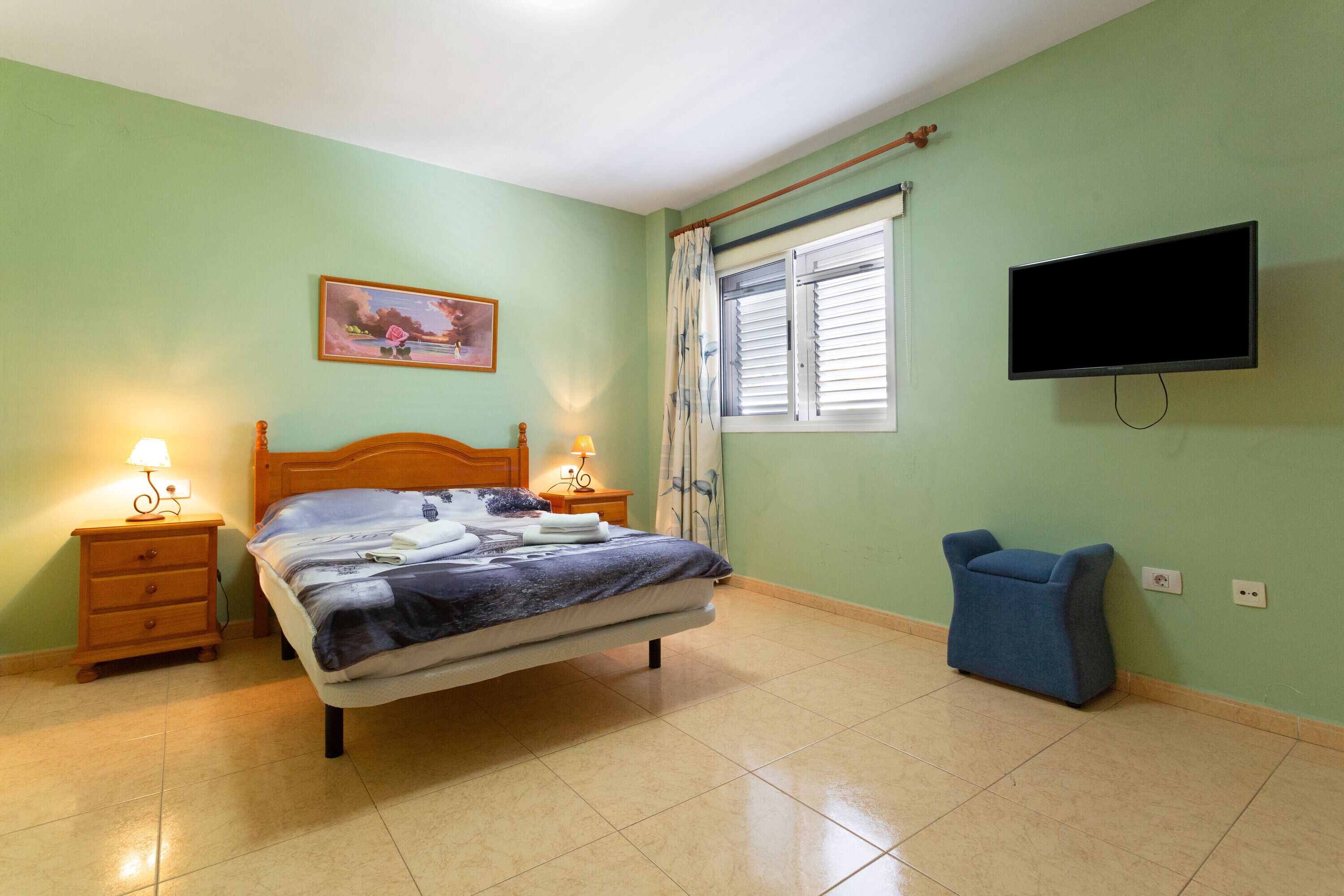 2 slaapkamers, een strijkplank/strijkijzer, gratis wifi, beddengoed