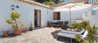 Vacation Home 'Volcán 18' with Sea View, Private Terrace and Wi-Fi