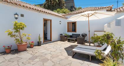Vacation Home 'Volcán 18' with Sea View, Private Terrace and Wi-Fi