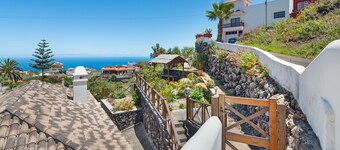 Vacation Home 'Volcán 18' with Sea View, Private Terrace and Wi-Fi
