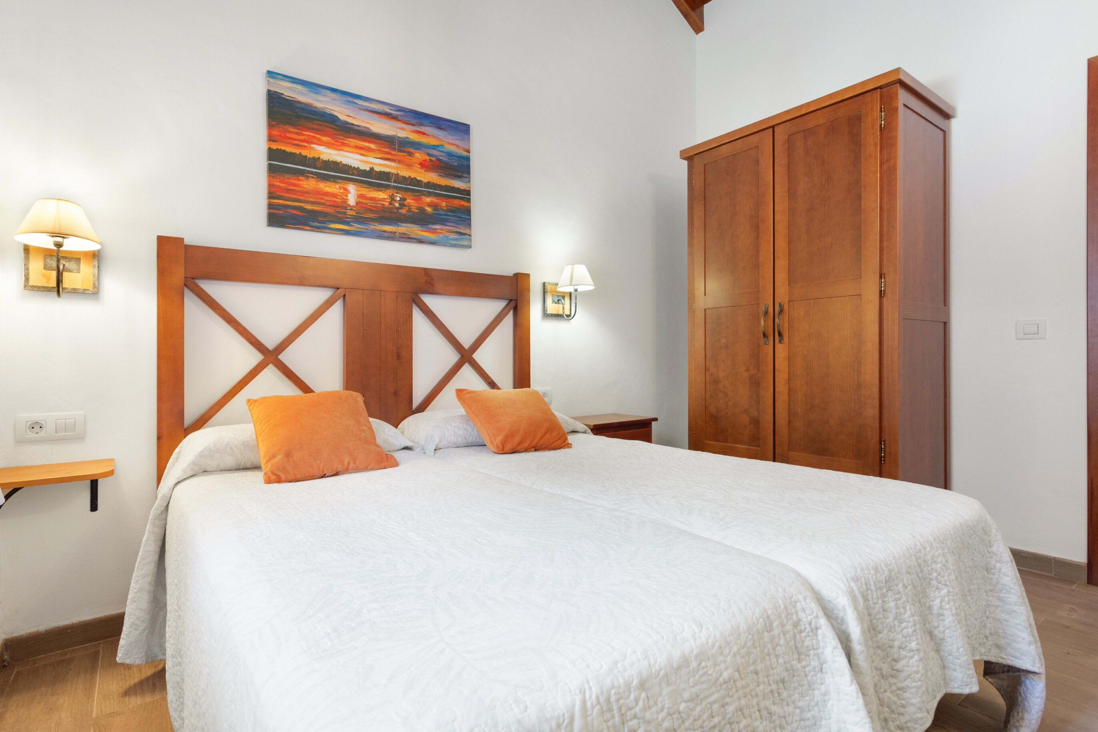 2 slaapkamers, een strijkplank/strijkijzer, gratis wifi, beddengoed