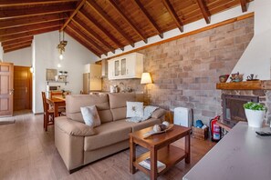 Televisión y chimenea 