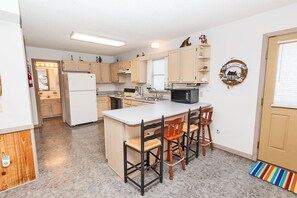 Fridge, microwave, oven, stovetop - Short Walk To The Beach, Water Views, Screened in Porch, Sun Deck (Salvo)