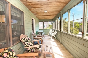Outdoor dining - Short Walk To The Beach, Water Views, Screened in Porch, Sun Deck (Salvo)