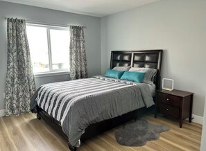 3 slaapkamers, een strijkplank/strijkijzer, wifi, beddengoed