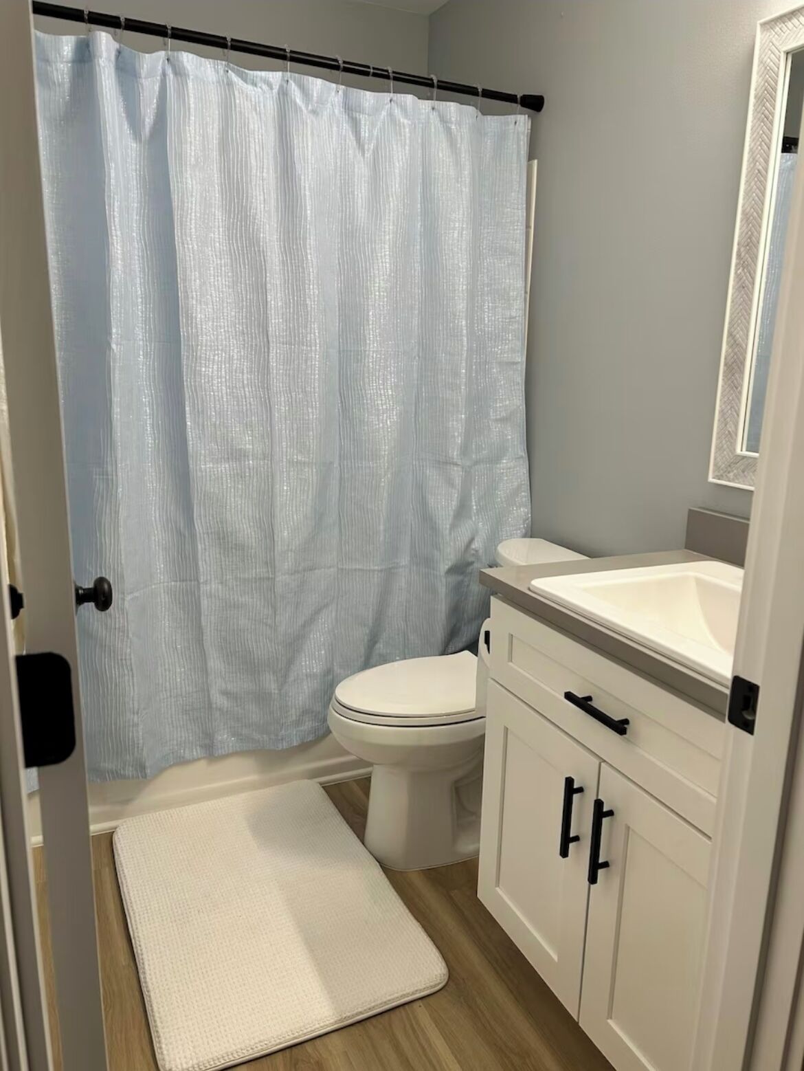 Toallas, jabón, papel de baño 