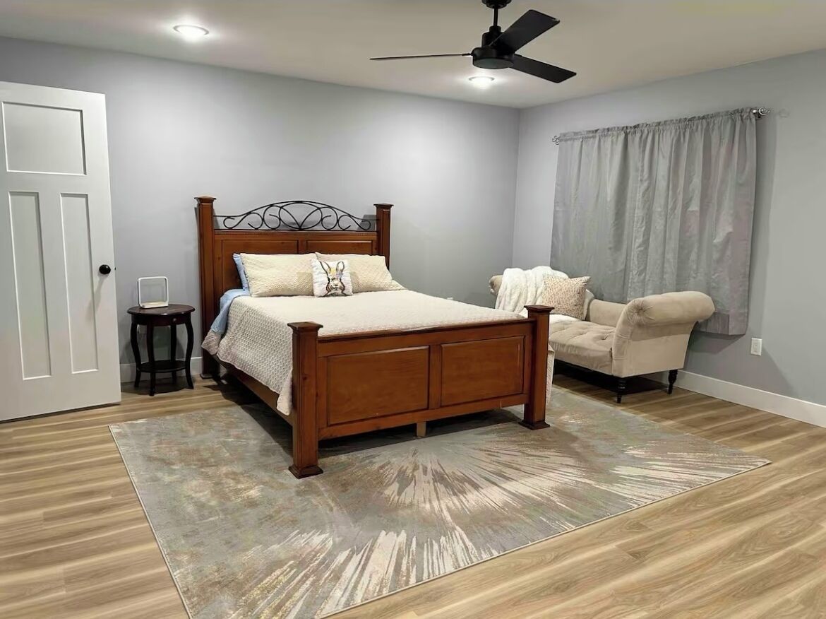 3 slaapkamers, een strijkplank/strijkijzer, wifi, beddengoed