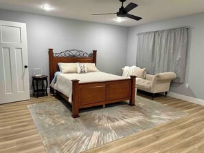 3 slaapkamers, een strijkplank/strijkijzer, wifi, beddengoed