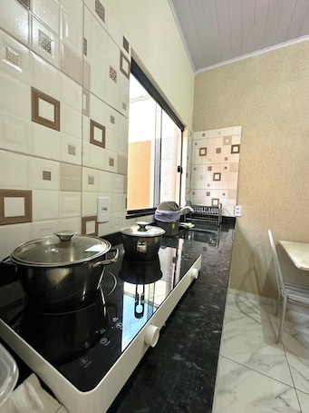 Casa geminada econômica, varanda | Cozinha privada | Mesas de jantar. Recanto Sonho PX centro Unitins e UFT