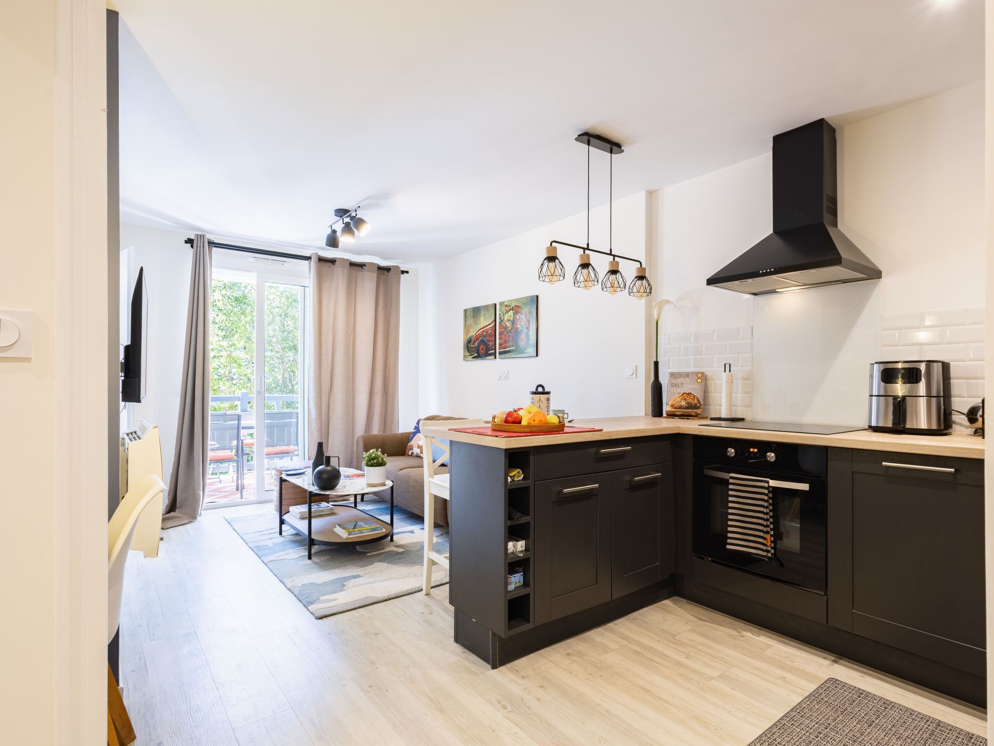 Frigorífico, microondas, horno y lavavajillas