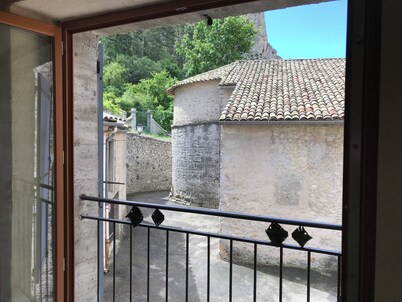 Charming 1-bedroom house in quiet area of Sisteron with WiFi