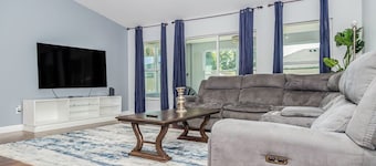 Modern 4BR Home Open Concept,  Private Gym, Near Beaches