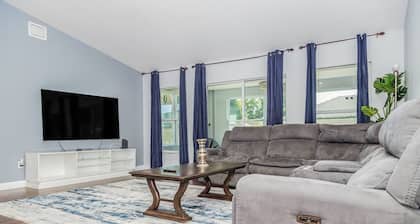 Modern 4BR Home Open Concept, Private Gym, Near Beaches
