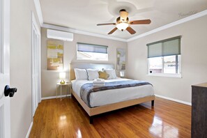 3 bedrooms, desk, iron/ironing board, free WiFi