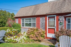 Exterior - Luckenbooth โ Seas the Day by the Sound (South Yarmouth)