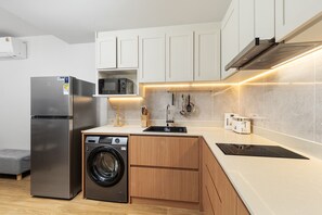 Standard-huoneisto, 1 makuuhuone, tupakointi kielletty | Yksityinen keittiö | Täysikokoinen jääkaappi, mikroaaltouuni, liesi