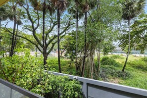 Perhehuoneisto, 3 makuuhuonetta, tupakointi kielletty, parveke | Näkymä puutarhaan