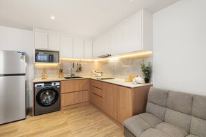 Standard Apartment, 1 Bedroom, Non Smoking | Private kitchen