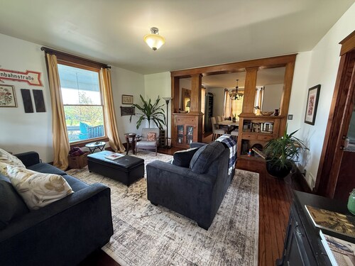 The Inn on Main Fairfax 4 bedroom, 5 bed, 4.5 bathroom house