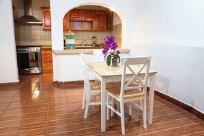 冰箱、烤箱、搅拌机、厨具/餐具