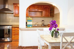 Réfrigérateur, four, blender