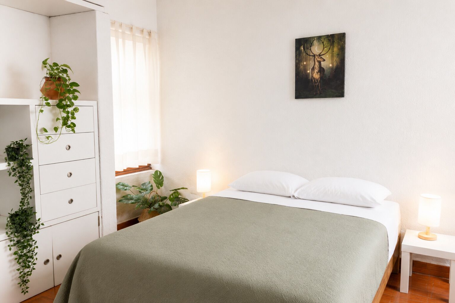 Wifi gratis, decoración personalizada y ropa de cama 