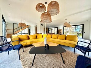 Living area - New villa Indoor pool 18pers (Gujan-Mestras)