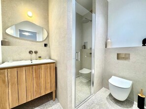 Shower, hair dryer, towels, soap - New villa Indoor pool 18pers (Gujan-Mestras)