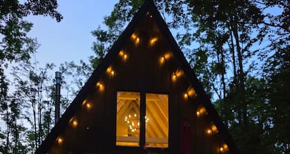 Harbor Springs Escape, renovated chalet that sleeps 6, near Nubs & Boyne.