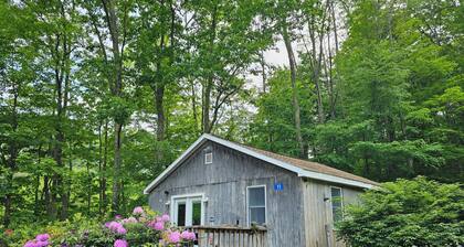 Cozy 2-bedroom cabin in charming Shandaken with WiFi, AC