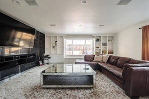 Living area - Entire home in Fairfield, California, United States 4 bedrooms7 beds2.5 baths (California)