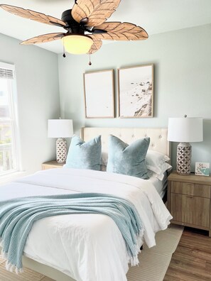 2 bedrooms, iron/ironing board, WiFi, bed sheets - Charming 2-bedroom house with WiFi and AC in lovely Bolivar Peninsula (Bolivar Peninsula)