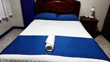Meja, ruang kerja komputer riba, Wi-fi percuma, cadar katil