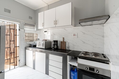 Modern Apt near Best Malls Restaurants &Stores