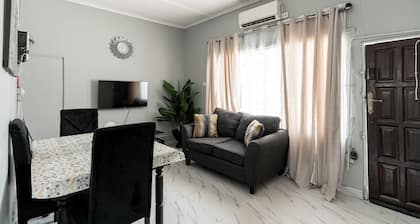 Modern Apt near Best Malls Restaurants &Stores