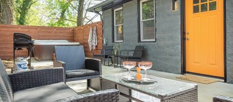 Modern Knox Guesthouse - Hot Tub/Pet Friendly/Private Patio/Grill