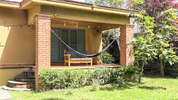 Comfort Duplex, Kitchen, Garden View | Terrace/patio