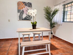 Toetasjesleilighet – comfort, kjøkken, hageutsikt | Spisestue