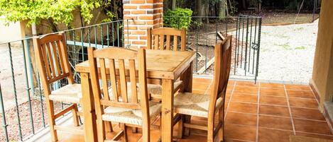 Comfort Duplex, Kitchen, Garden View | Terrace/patio