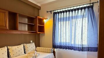 2 slaapkamers, een strijkplank/strijkijzer, gratis wifi, beddengoed