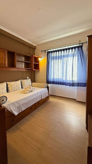 2 chambres, fer et planche à repasser, Wi-Fi gratuit, draps fournis