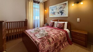 2 bedrooms, iron/ironing board, free WiFi, bed sheets